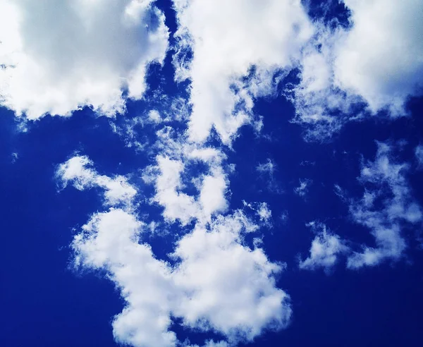 Dark blue sky with clouds — Stock Photo, Image