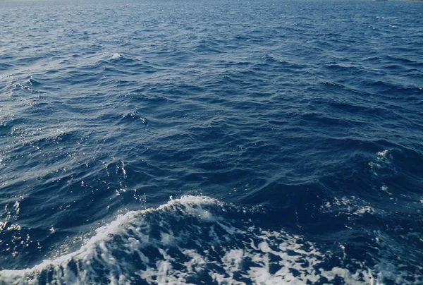 De textuur van de donker blauwe zee — Stockfoto
