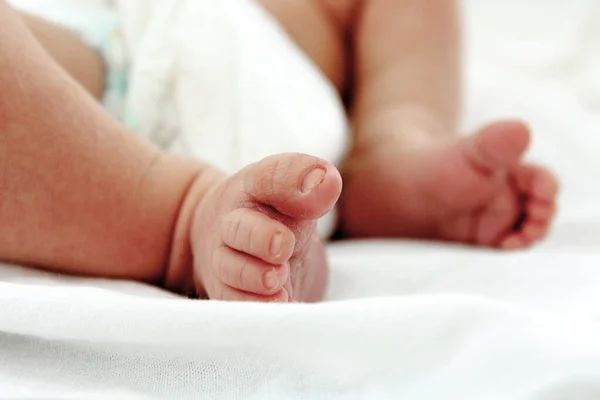 Pie de bebé recién nacido. Hospital de maternidad, centro perinatal, maternidad — Foto de Stock