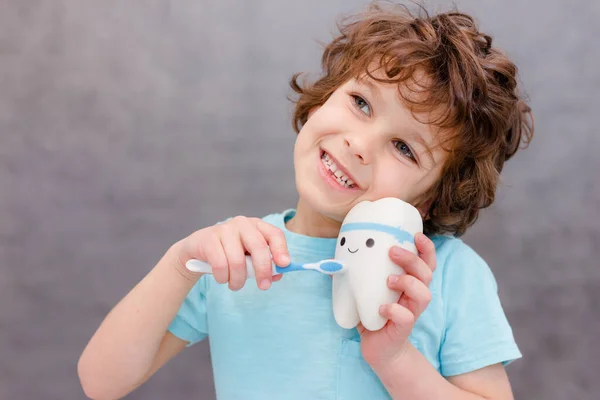 Charming Curly Boy Smiles Boy Lost First Milk Tooth — Stock Photo, Image