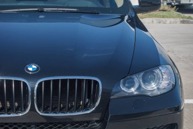 Makine reklamları, Moskova, 1.11.2018: Ayrıntılar: Bmw motor şirketi, radyatör ızgarası ikonu
