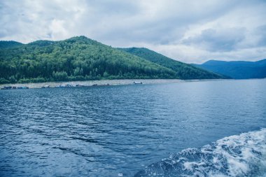 tekne kavramı, denizde rahatlatıcı - denizde yakın çekim mavi su sıçramaları