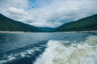 tekne kavramı, denizde rahatlatıcı - denizde yakın çekim mavi su sıçramaları