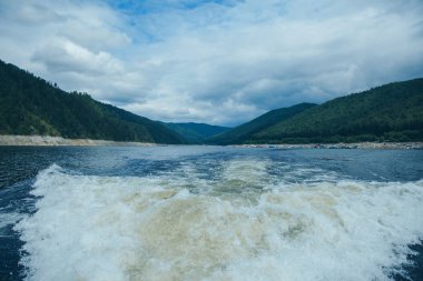 tekne kavramı, denizde rahatlatıcı - denizde yakın çekim mavi su sıçramaları