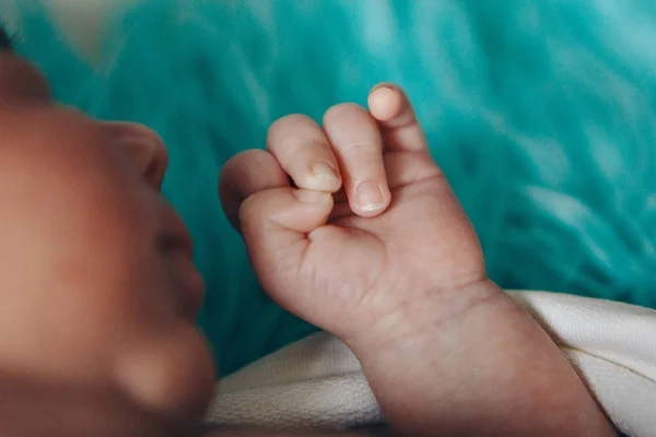 Baby's hand, fingers close up. newborn baby arms, massage concept of childhood, health care, IVF, hygiene — Stock Photo, Image