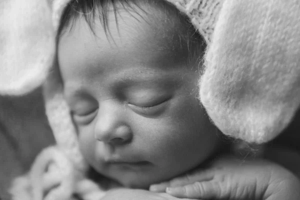 Retrato de una niña: primer plano de la cara del bebé. concepto de infancia, salud, FIV — Foto de Stock