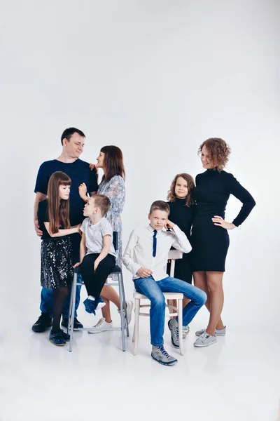 Mutlu Çocukluk Kavramı Aile Aşk Beyaz Arka Planda Bir Grup — Stok fotoğraf