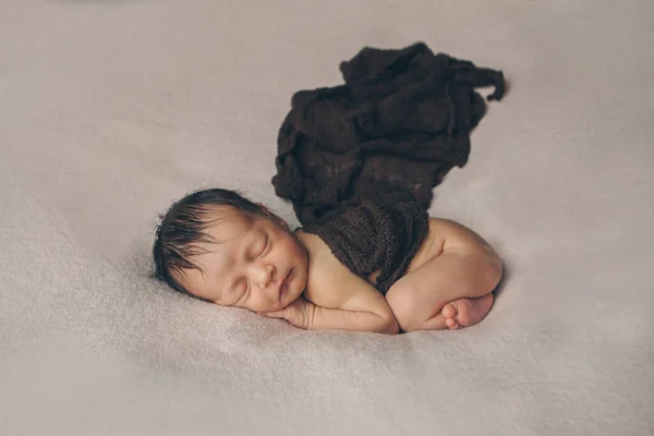 Conceito Estilo Vida Saudável Ivf Bebê Recém Nascido Dorme Sob — Fotografia de Stock