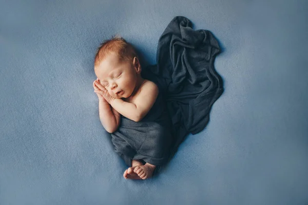 Concept Healthy Lifestyle Ivf Newborn Baby Sleeps Blanket Copy Space — Stock Photo, Image