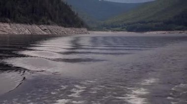 tekne kavramı, denizde rahatlatıcı - denizde yakın çekim mavi su sıçramaları