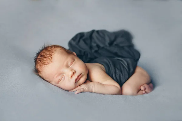 Την Έννοια Του Υγιεινού Τρόπου Ζωής Ivf Ένα Νεογέννητο Μωρό — Φωτογραφία Αρχείου