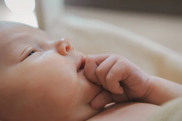 Small Child Lying Wooden Bed Blanket Baby Sucking Finger Concept — Stock Photo, Image