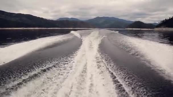 Conceito Navegação Relaxante Mar Salpicos Água Azul Mar Close — Vídeo de Stock