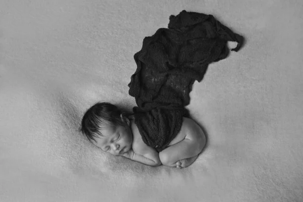 Concepto Estilo Vida Saludable Fiv Bebé Recién Nacido Duerme Bajo —  Fotos de Stock