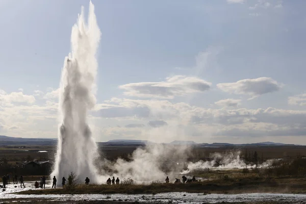 Eruption of Geyser "Strokkur" in Iceland, EDITORIAL — Stock Photo, Image