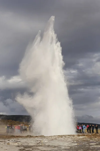 Eruption of Geyser "Strokkur" in Iceland, EDITORIAL — Stock Photo, Image