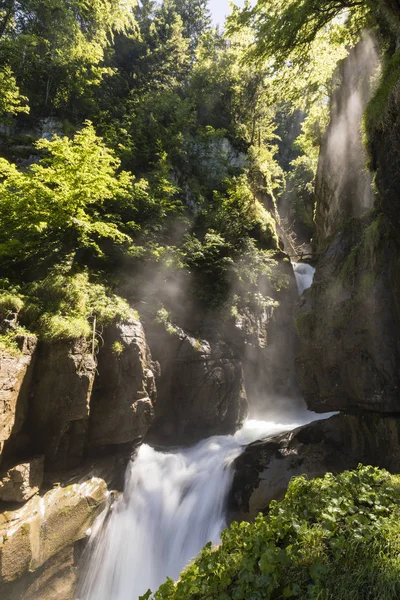 Berühmte wasserfälle giessbach im berner oberland, schweiz — Stockfoto