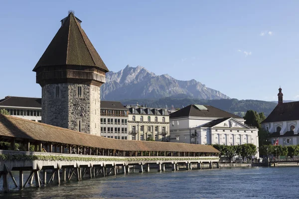 Lucerne avec pont en bois appelé pont de chapelle — Photo