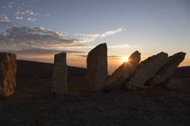 Negev Çölü, İsrail - 20 Aralık 2016: Anıt ero yukarıda