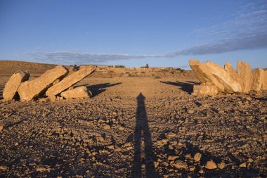 Negev Çölü, İsrail - 20 Aralık 2016: Anıt ero yukarıda