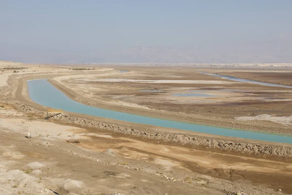 Canal d'eau salée dans la mer Morte, Israël . — Photo