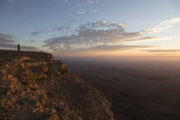 Nézd Makhtesh Ramon kráter, a Negev sivatagban, Izrael — Stock Fotó