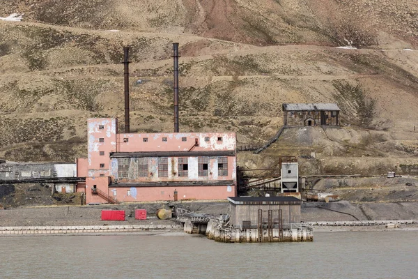 Η πόλη εγκαταλείφθηκε ρωσική εξόρυξης Pyramiden στο Αρχιπέλαγος Σβάλμπαρντ, Spitsbergen — Φωτογραφία Αρχείου