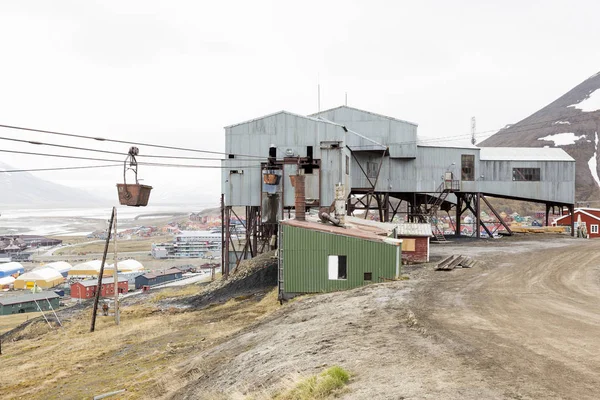 Teleférico antiguo para el transporte de carbón en Longyearbyen, Spitsbergen, Noruega —  Fotos de Stock