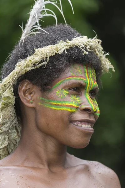 Танна, Республика Вануату, 12 июля 2014 года, Портрет коренной женщины — стоковое фото