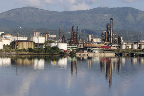 SANTIAGO DE CUBA, CUBA-November 23, 2015: Thermoelectric plant 'Antonio Maceo'. — Φωτογραφία Αρχείου