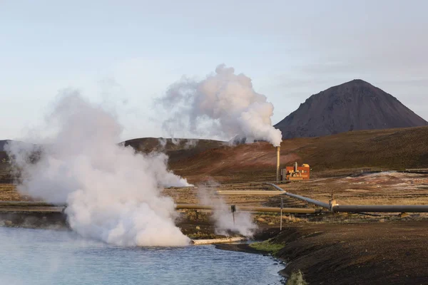 Geothermal Power Station and Bright Turquoise Lake in Iceland — Stock Photo, Image