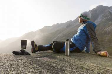 Alpinist mola dağlarda yapar, çay aşçılar ve inci sahiptir