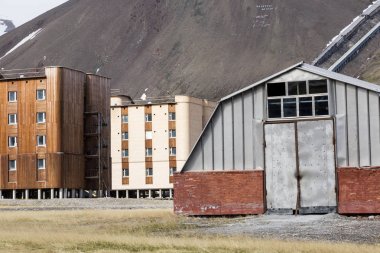 Terk edilmiş Rus maden kasabası Svalbard, Spitsbe içinde Pyramiden