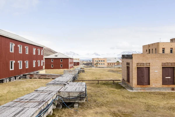 A cidade mineira russa abandonada Pyramiden em Svalbard — Fotografia de Stock