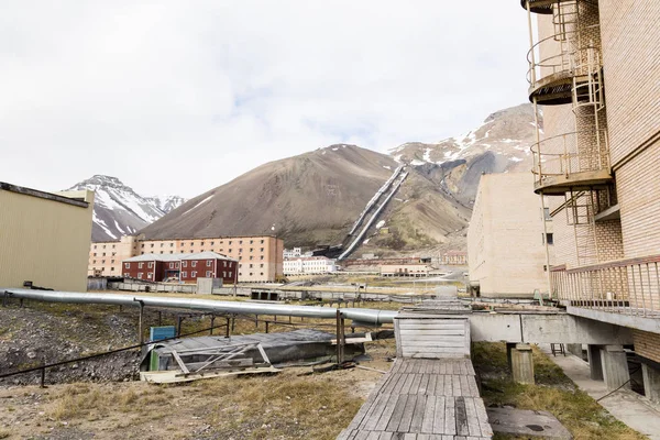 La ville minière russe abandonnée Pyramiden dans le Svalbard — Photo
