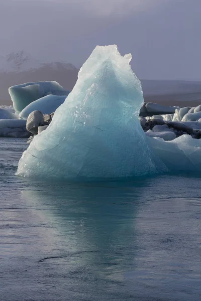 Islandia, Laguna de Jokulsarlon, Hermoso paisaje frío foto de —  Fotos de Stock