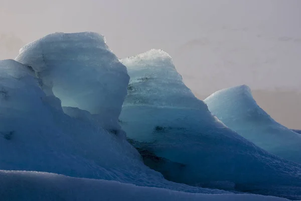 Iceberg, σχηματισμός πάγου, λεπτομέρειες του πάγου από την Γιόκουλσάρλον — Φωτογραφία Αρχείου