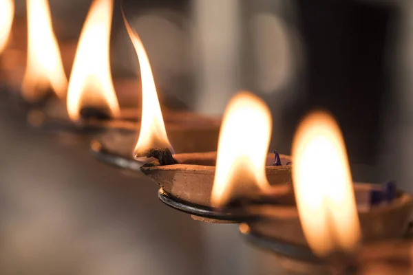 Buddhistic ritual: Burning lamp, so that a wish goes into fulfilllment — Stock Photo, Image