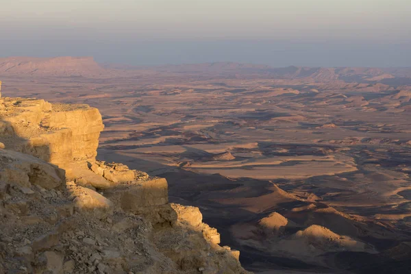 Nézd Makhtesh Ramon kráter, a Negev sivatagban, Izrael — Stock Fotó