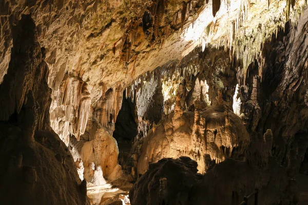 Postojna cave, Slovenia. Formations inside cave with stalactites — Stock Photo, Image