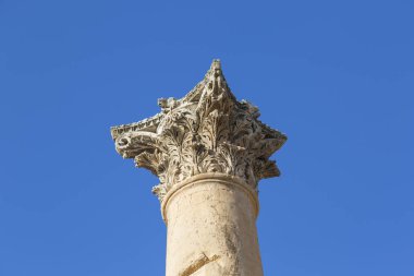 Bir sütunun üst tarafında bir Roma Jerash eski şehir Ürdün harabeye closeup