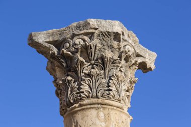 Bir sütunun üst tarafında bir Roma Jerash eski şehir Ürdün harabeye closeup