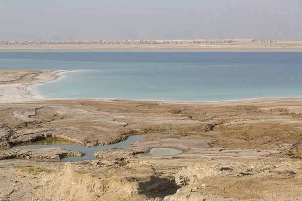 Vue sur un piège, des dolines et des conversions de la côte de la mer Morte — Photo