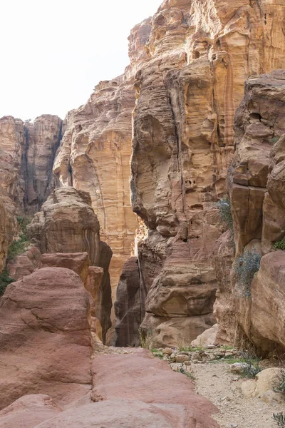 Cañón de entrada a la ciudad perdida de petra, Jordania — Foto de Stock