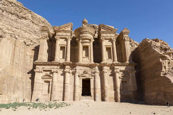 A kolostor Al-Deir itt: Petra, Jordánia — Stock Fotó