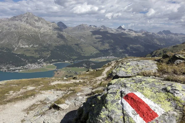 Valle de la hermosa Engadin con señal, Graubunden, Suiza —  Fotos de Stock