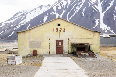 Terk edilmiş Rus maden kasabası Pyramiden yılında Svalbard, Spitsbergen, Norveç