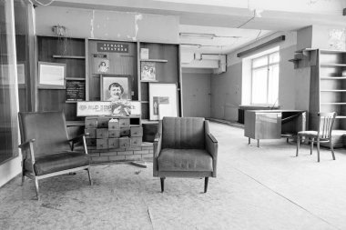 Pyramiden, Norveç - 25 Haziran 2015: Inside Kütüphanesi'nde terk edilmiş Rus arctic yerleşim Pyramiden, Norveç.