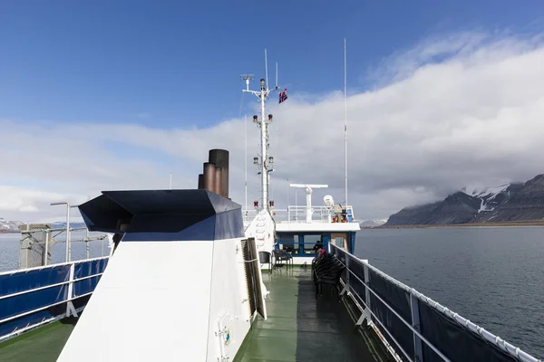 Expedition mit einem Schiff in der Arktis von Spitzbergen, Norwegen — Stockfoto