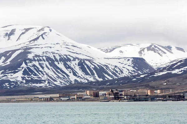 Ryska spökstad Pyramiden i Svalbard, Norge — Stockfoto